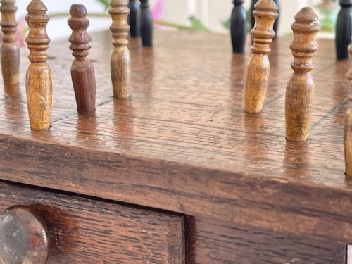 AN ANTIQUE NINE MEN'S MORRIS GAME COMPLETE WITH PEGS DRAWER FOR STORAGE - ADDITIONAL PHOTO 4