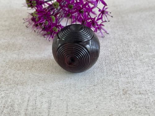 A MINI ANTIQUE PUZZLE BALL SECRET COMPARTMENT - ADDITIONAL PHOTO 4