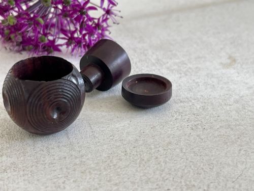 A MINI ANTIQUE PUZZLE BALL SECRET COMPARTMENT - ADDITIONAL PHOTO 6