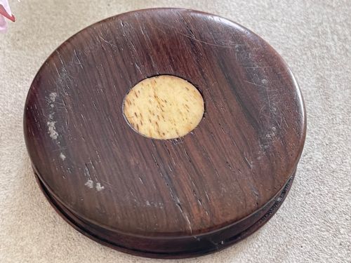 AN ANTIQUE TUNBRIDGE WARE SNUFF BOX - ADDITIONAL PHOTO 1