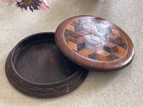 AN ANTIQUE TUNBRIDGE WARE SNUFF BOX - ADDITIONAL PHOTO 4