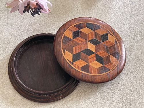AN ANTIQUE TUNBRIDGE WARE SNUFF BOX - ADDITIONAL PHOTO 7
