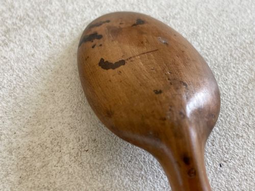 A SMALL ANTIQUE TREEN WELSH SPOON WITH INITIALS EM - ADDITIONAL PHOTO 2