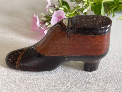 ANTIQUE TREEN SNUFF SHOE DOUBLE OPENING DATED AND BIRDS - ADDITIONAL PHOTO 1