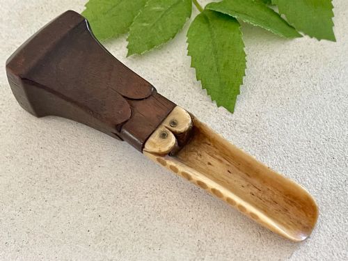 AN ANTIQUE TREEN GEORGIAN APPLE CORER MAHOGANY AND BONE