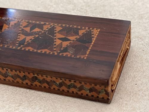 AN ANTIQUE TUNBRIDGE WARE SILK SKEIN HOLDER - ADDITIONAL PHOTO 5