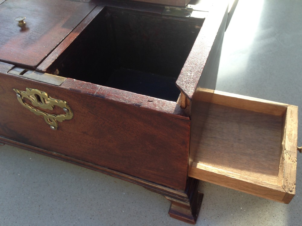 A Georgian SECRET DRAWER mahogany tea caddy 