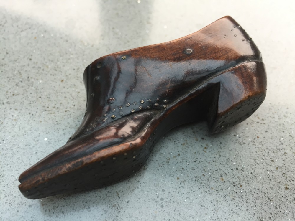 An early 19th century snuff shoe box