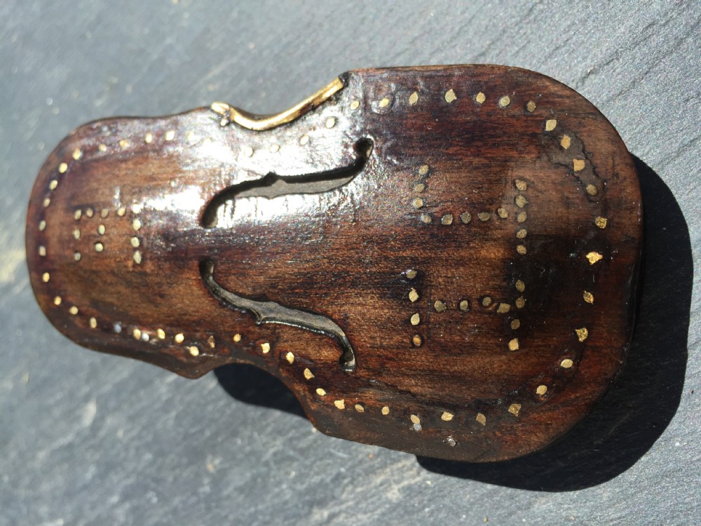 A rare early 19th century snuff box in the shape of a violin