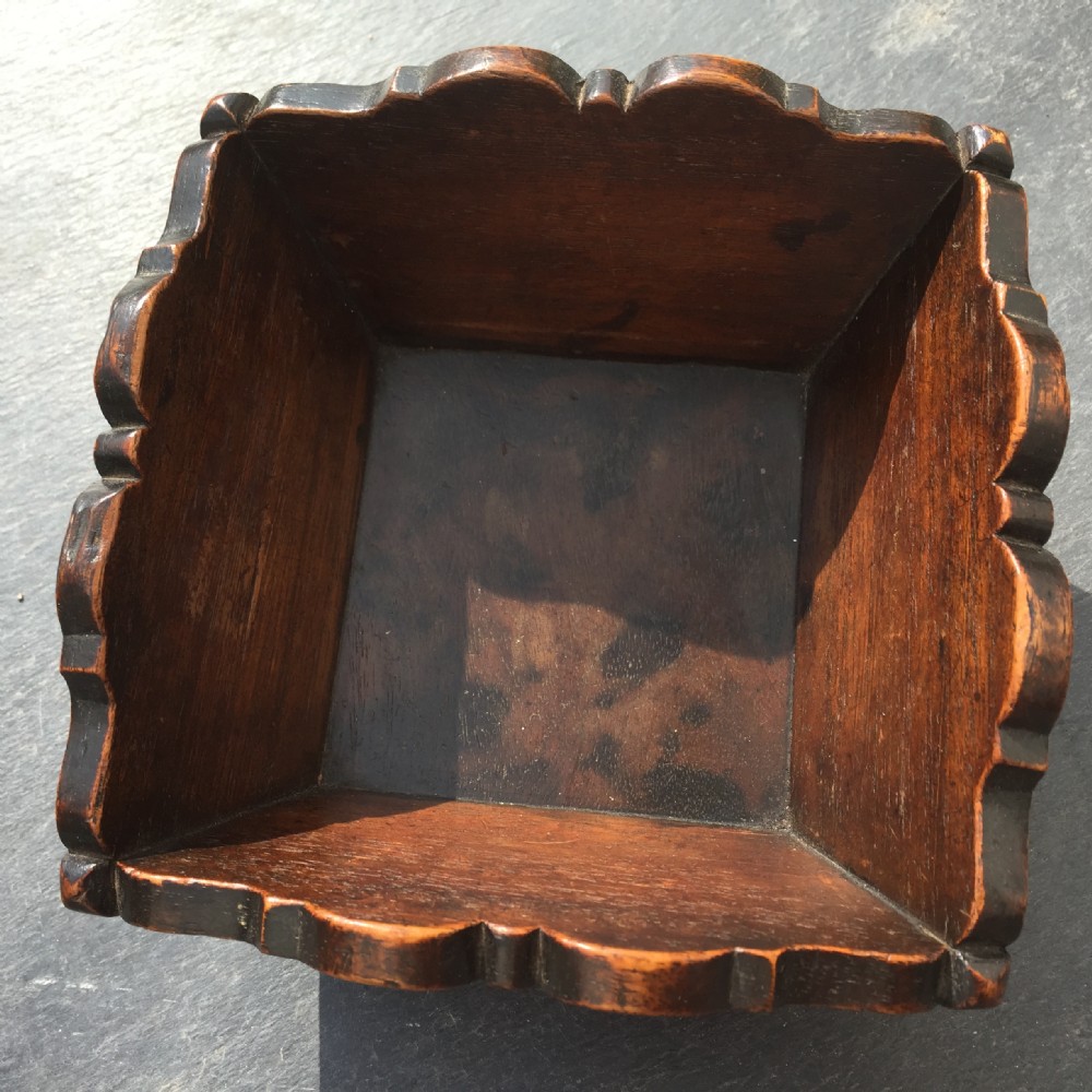 A Georgian mahogany desk tidy