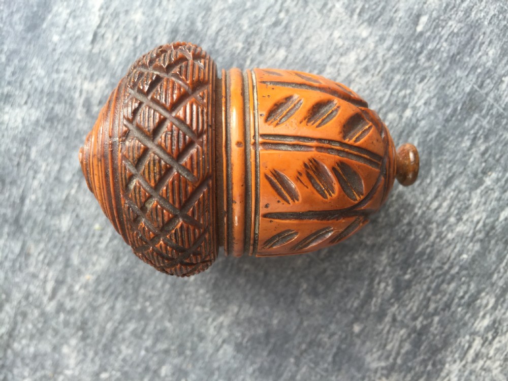 A Georgian coquilla nutmeg grater
