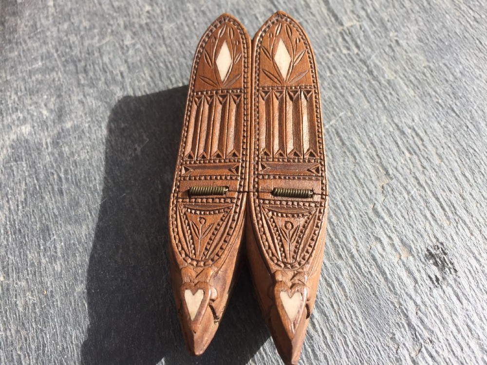 Antique Prisoner of War double snuff shoe box 