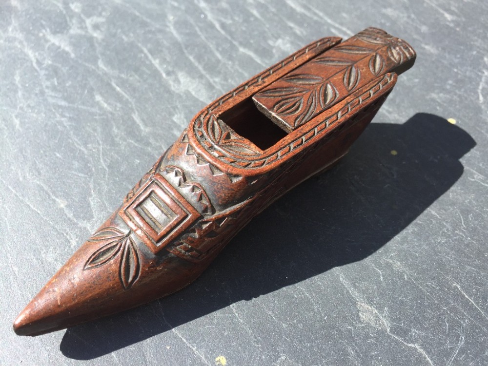Antique Prisoner of War Snuff shoe