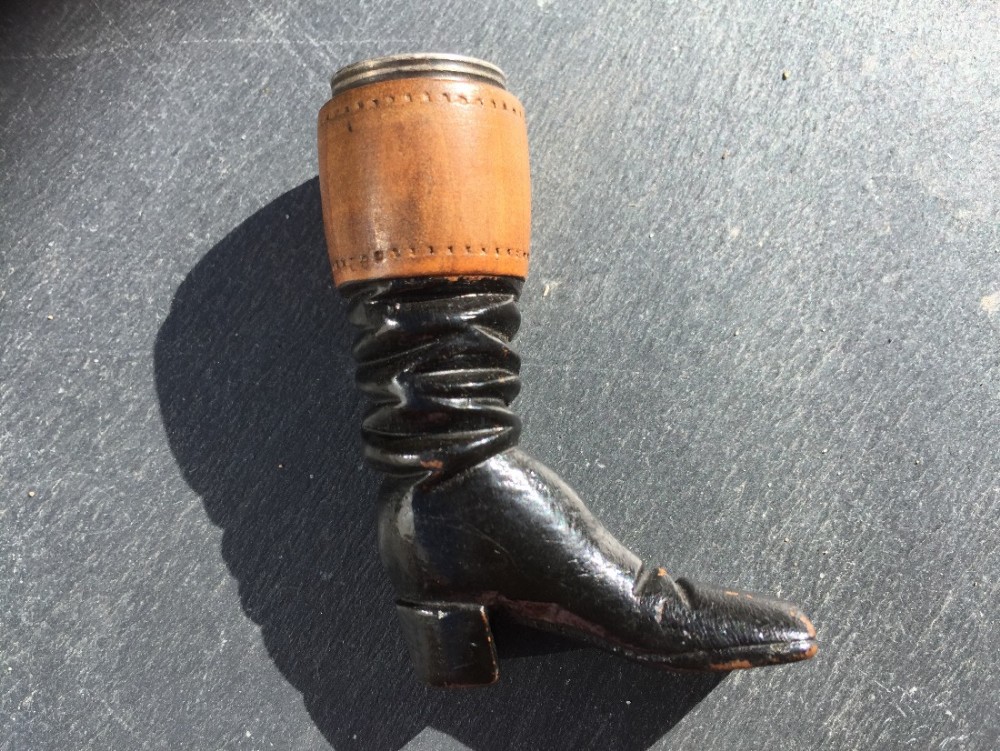 A Novelty Victorian Treen Thimble Holder