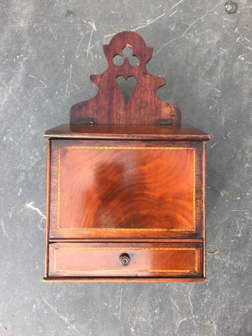 A very nice Georgian flame mahogany wall hanging box for candles, salt 