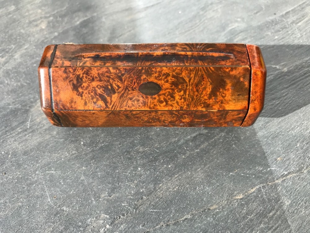 An early 19th century octagonal shaped burr wood snuff box