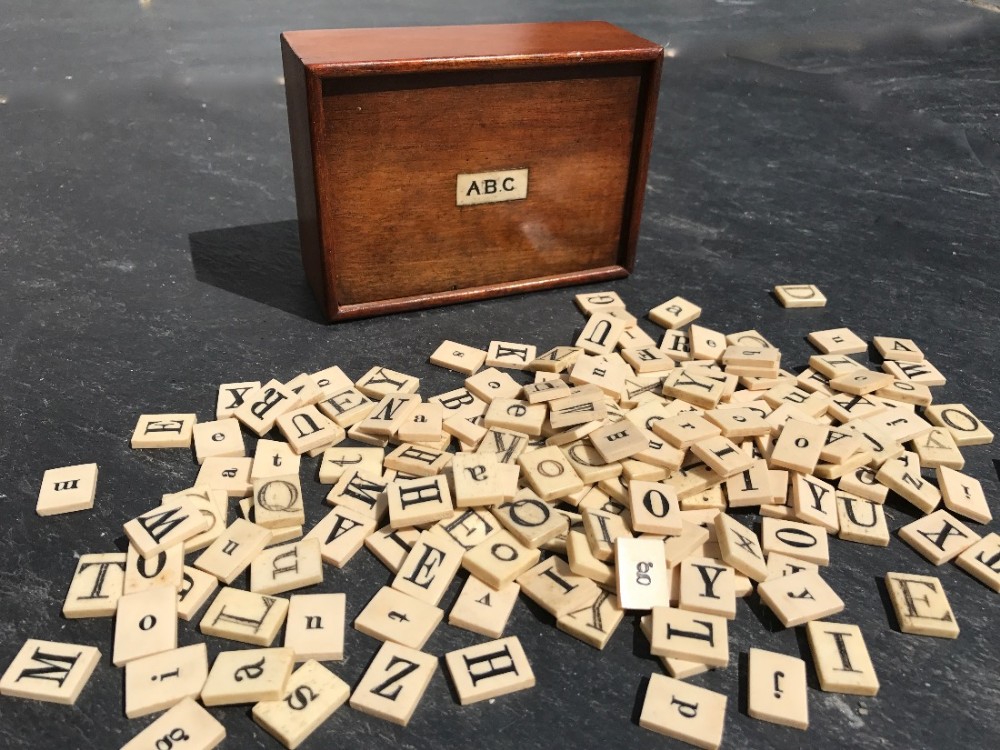 Antique  treen Spelling/Alphabet Box - with bone alphabet letters