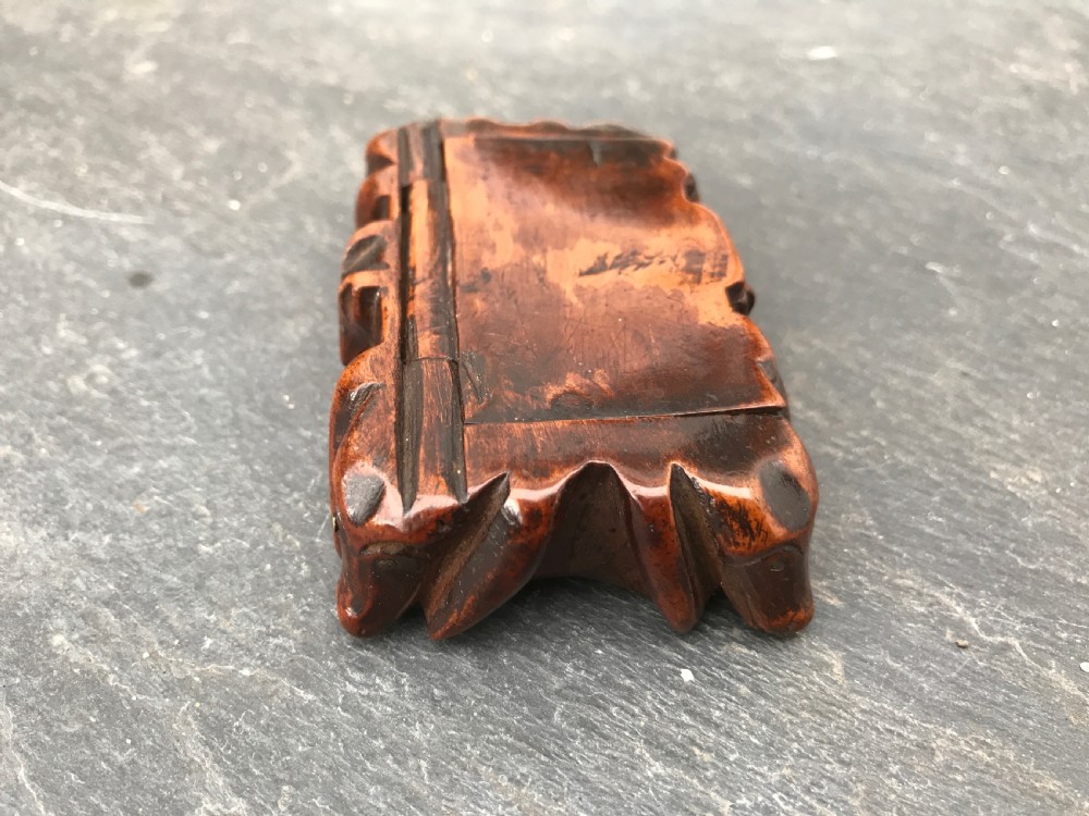 A very unusual  19th century antique snuff box - carved animals View II
