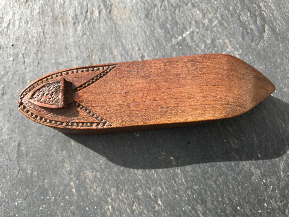 A very nice Prisoner of War snuff shoe box  View II