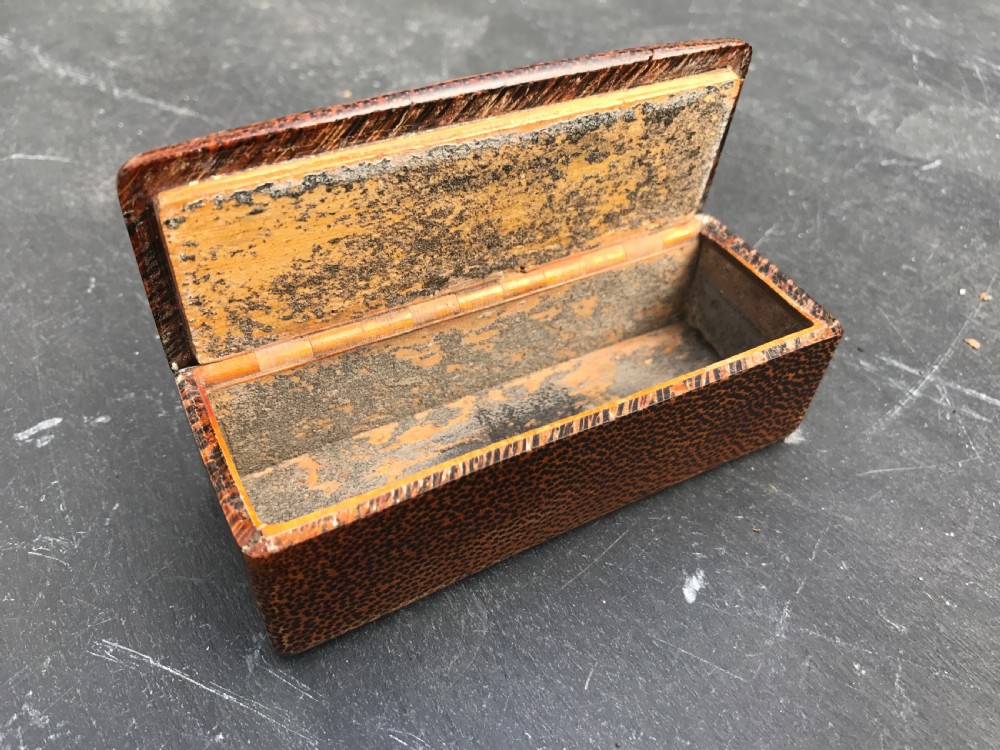 A very nice early 19th century snuff box View II