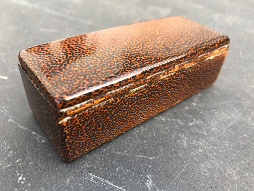A very nice early 19th century snuff box View III