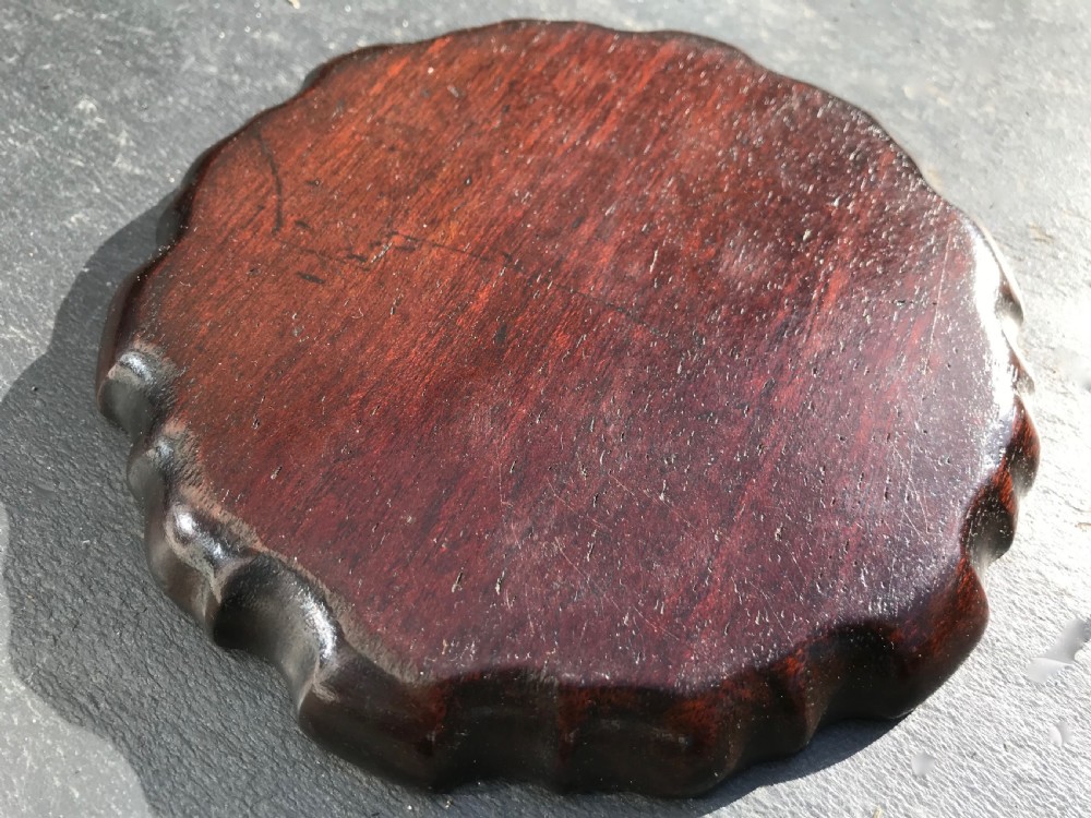 A very nice quality Georgian pie crust mahogany waiter or tray View II