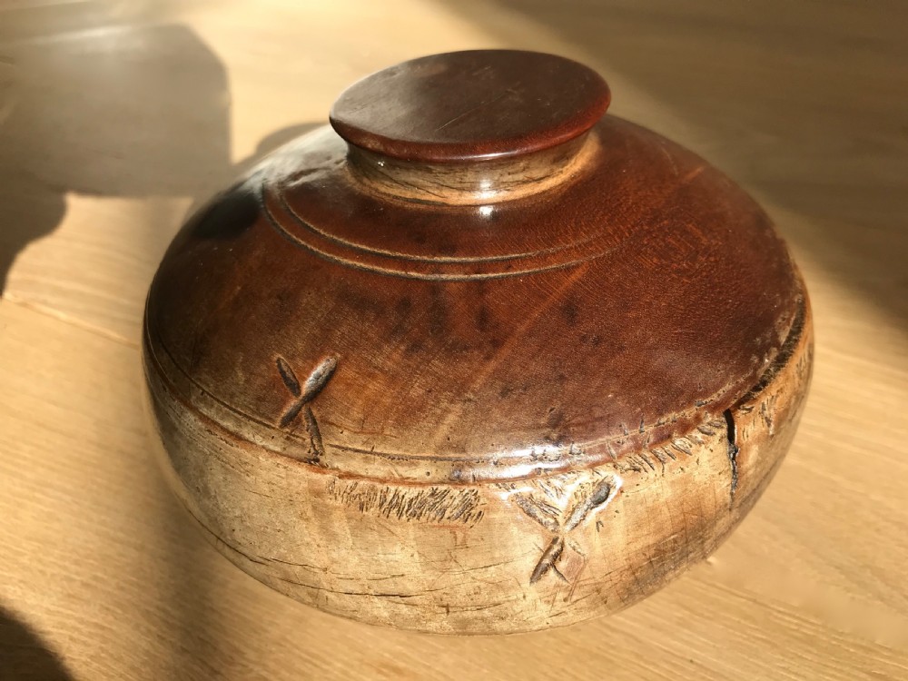 A large Sized Antique Mealey Beg - treen View IV