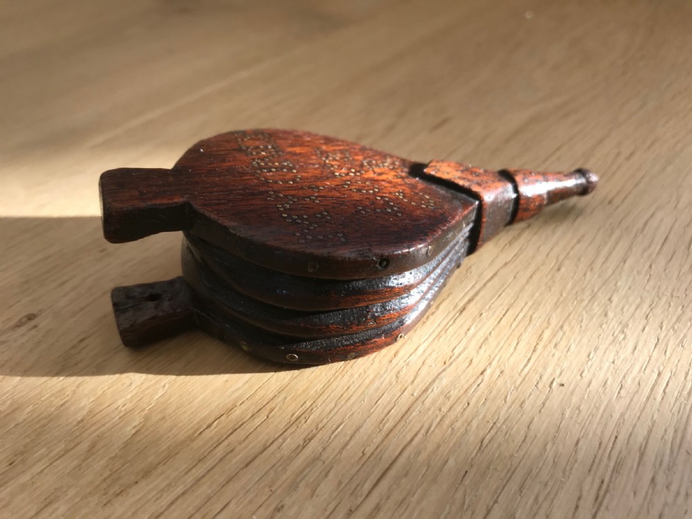 A Georgian mahogany snuff box - Bellows