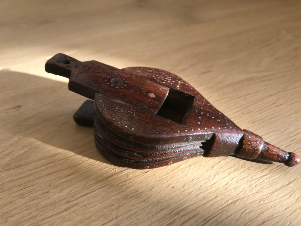 A Georgian mahogany snuff box - Bellows View II