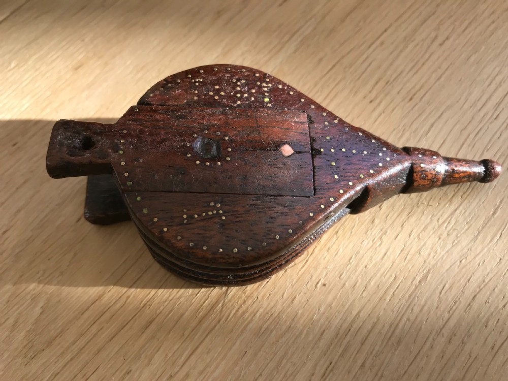 A Georgian mahogany snuff box - Bellows View III
