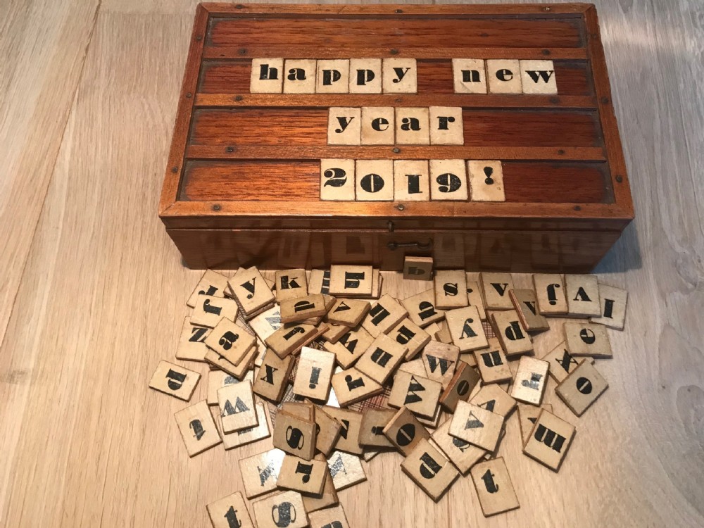 The LondonImproved Spelling Games Box - over 200 letters - treen