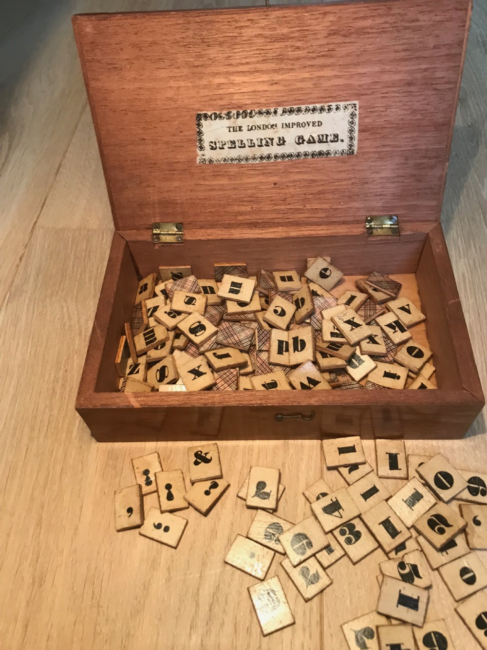 The LondonImproved Spelling Games Box - over 200 letters - treen View II