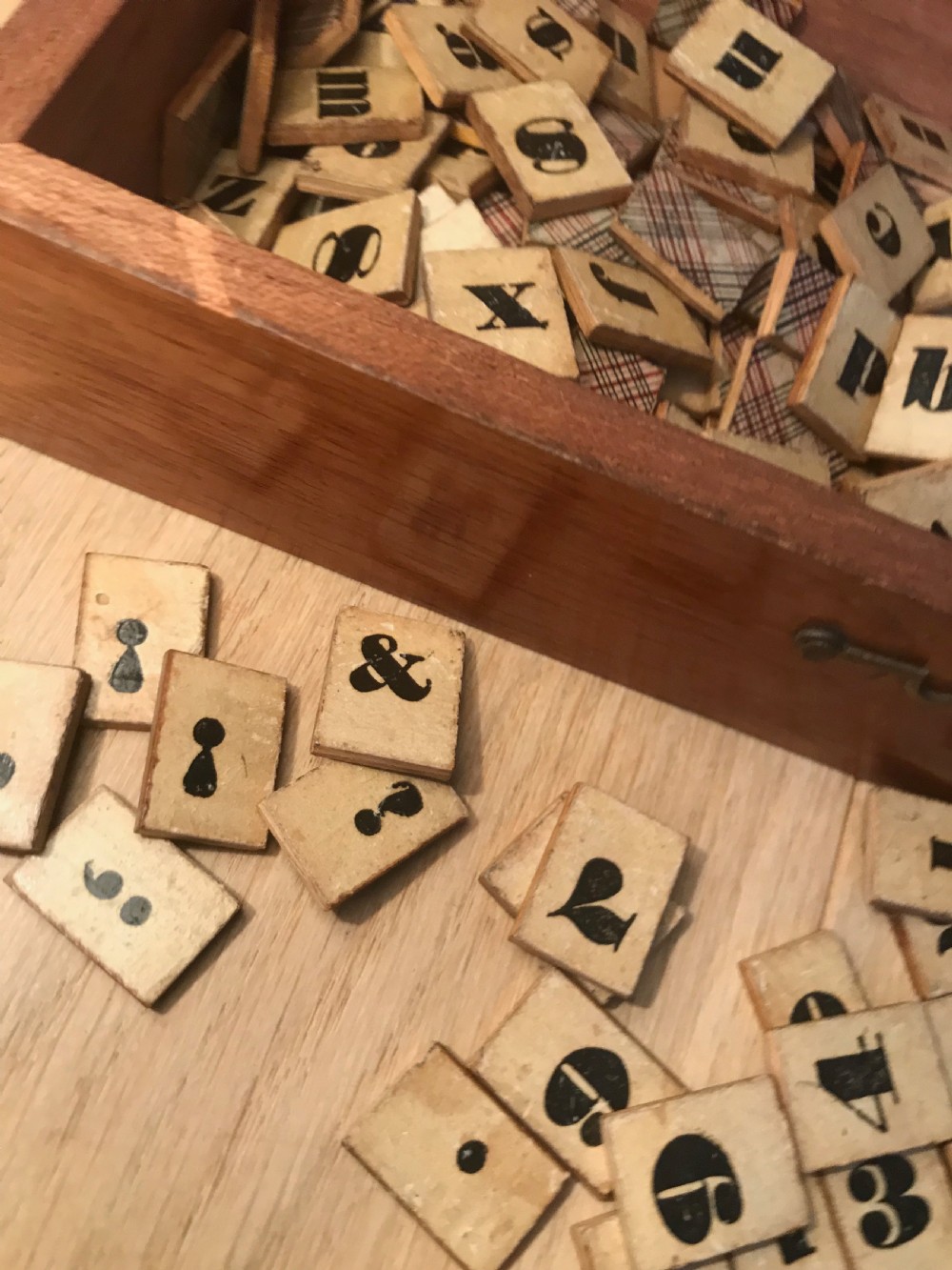 The LondonImproved Spelling Games Box - over 200 letters - treen View IV