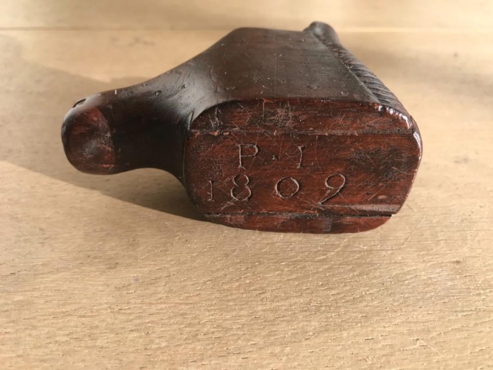An antique snuff box - horse's head, dated 1809 View III
