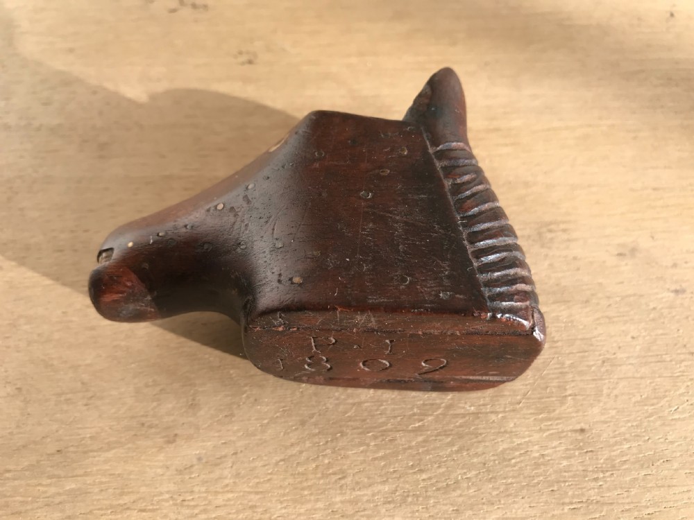 An antique snuff box - horse's head, dated 1809 View VI