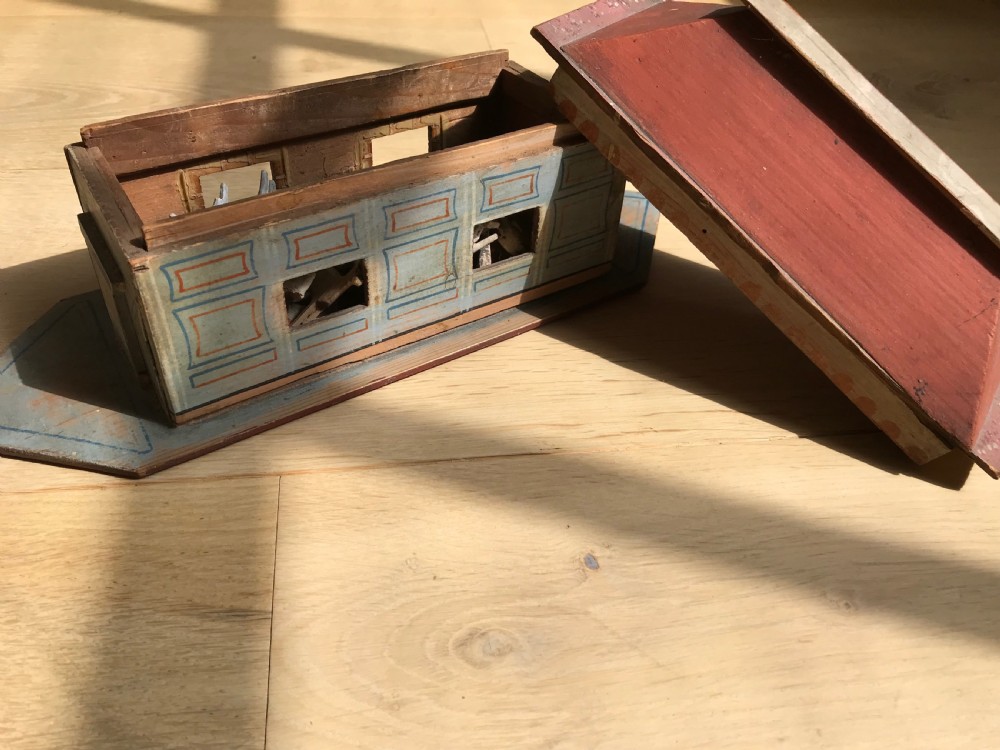 A Small Antique Noah's Ark - treen View III