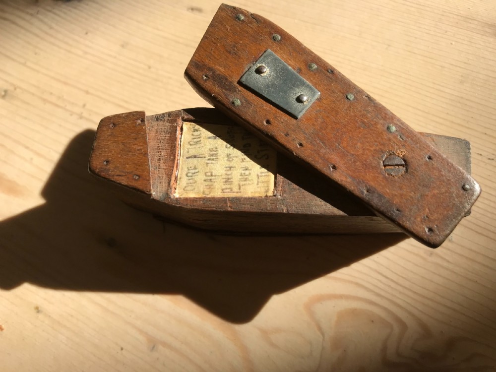 Antique Snuff Box - puzzle with motto View III