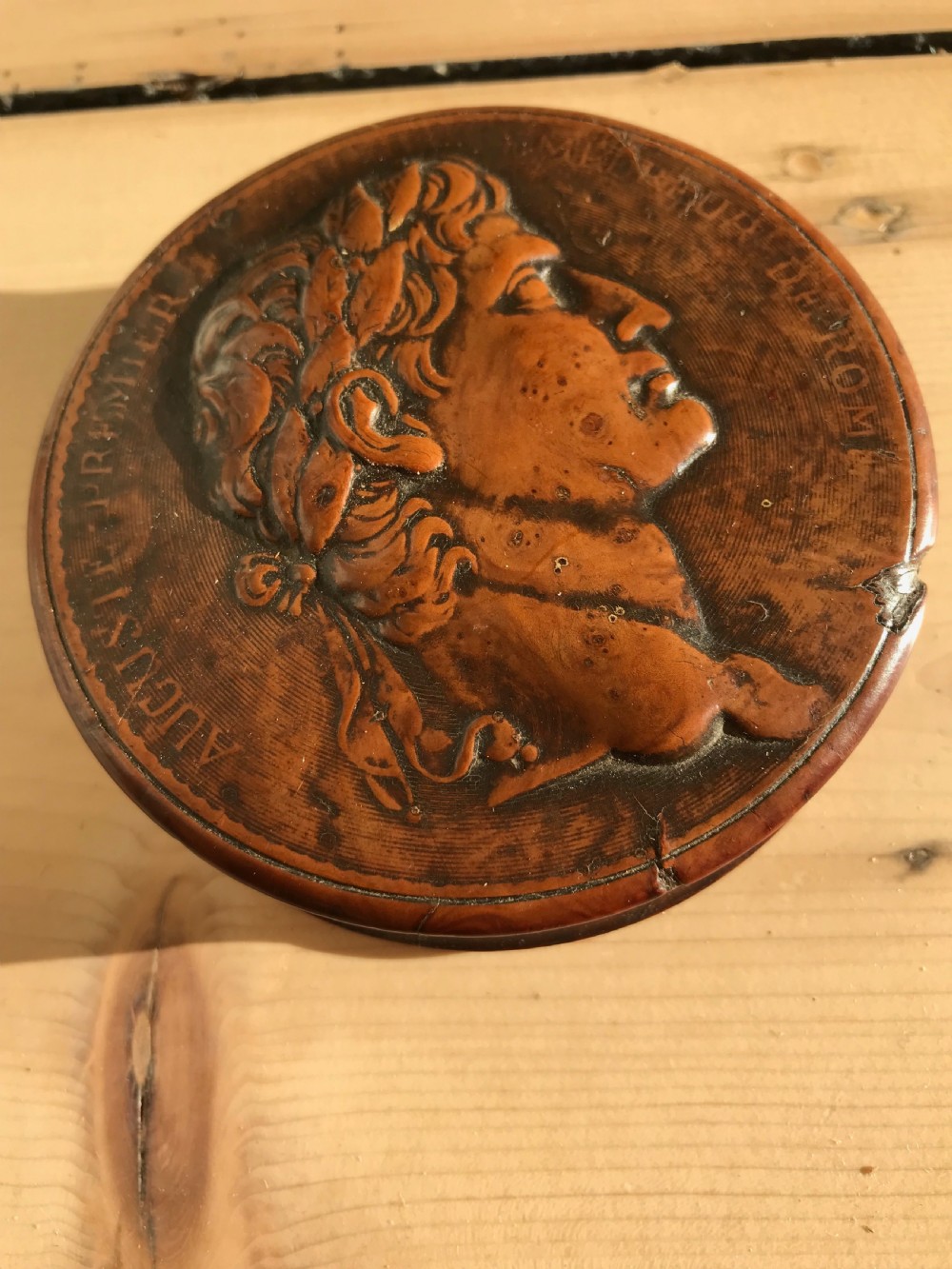 Antique Pressed Wood Snuff Box - Augustus View IV
