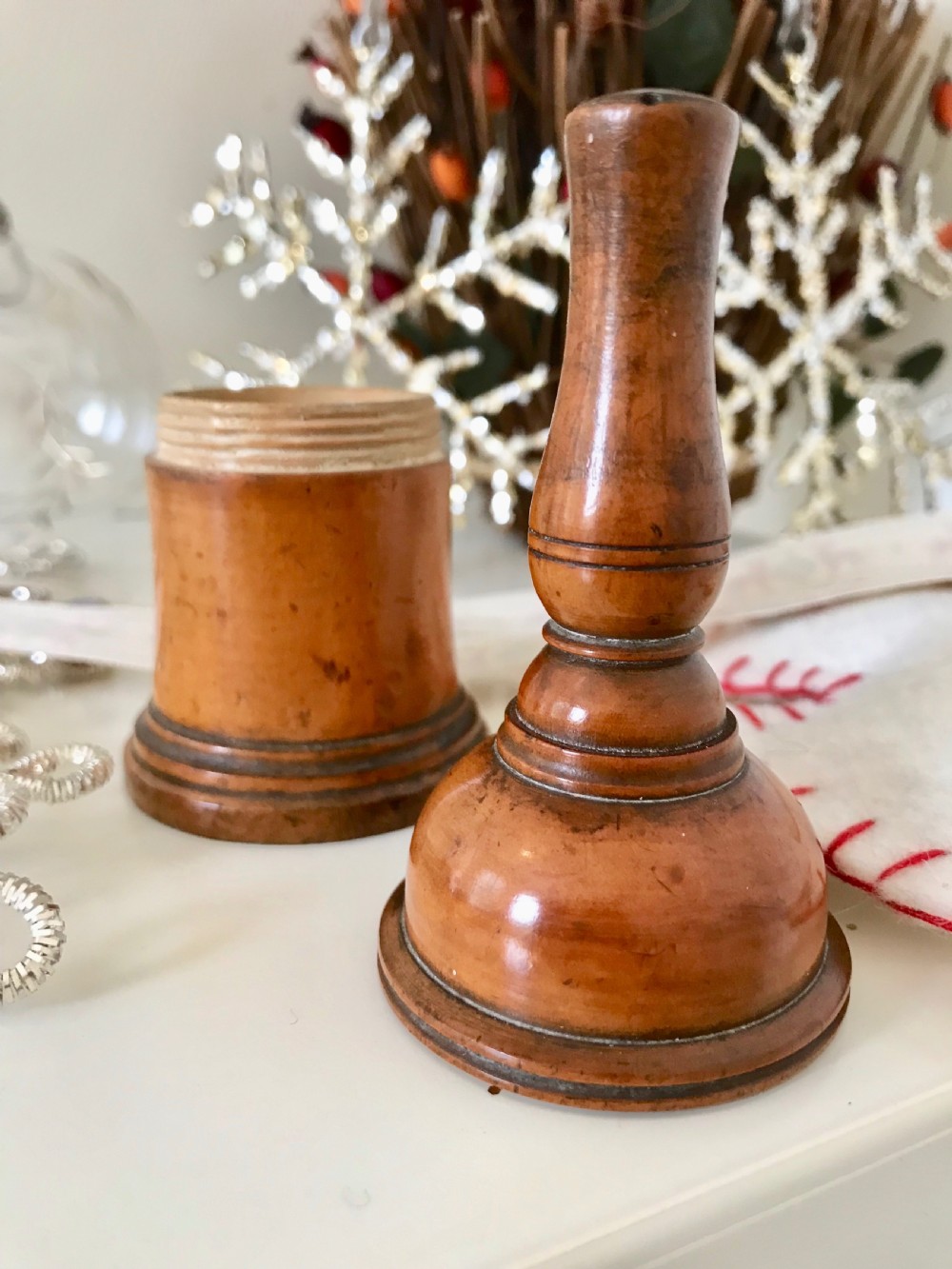 Antique Glove Powderer - treen View II