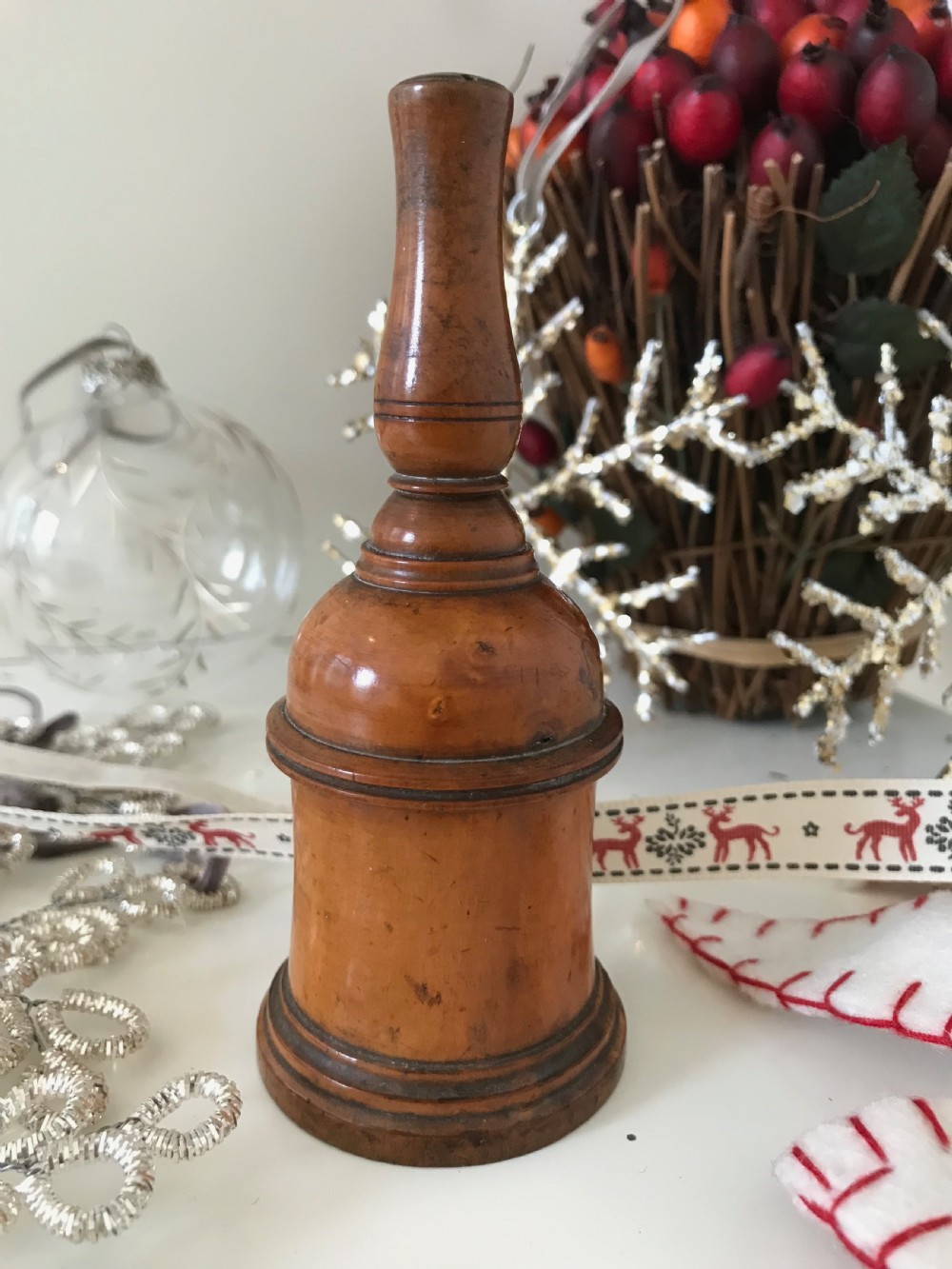 Antique Glove Powderer - treen View IV