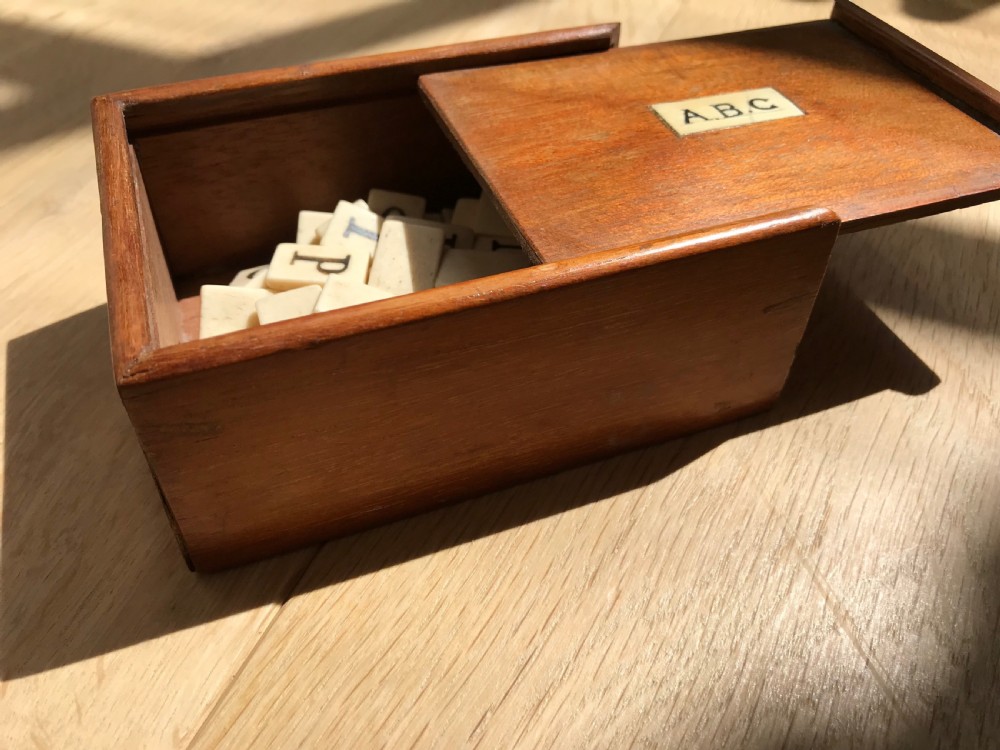 Antique Victorian Spelling & Alphabet Box with bone letters View XI