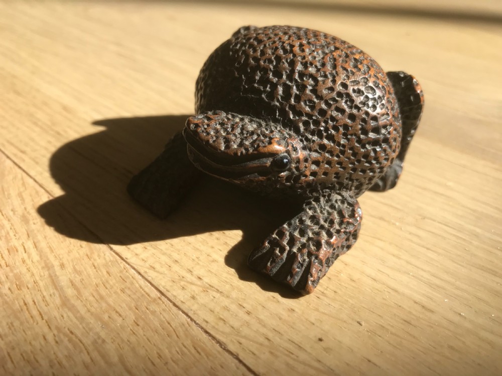 Antique Frog Snuff Box - treen View II