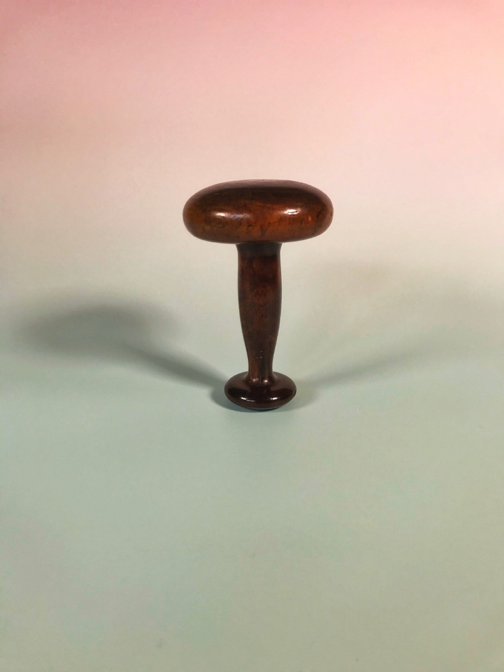 Antique Slickenstone - linen smoother View II