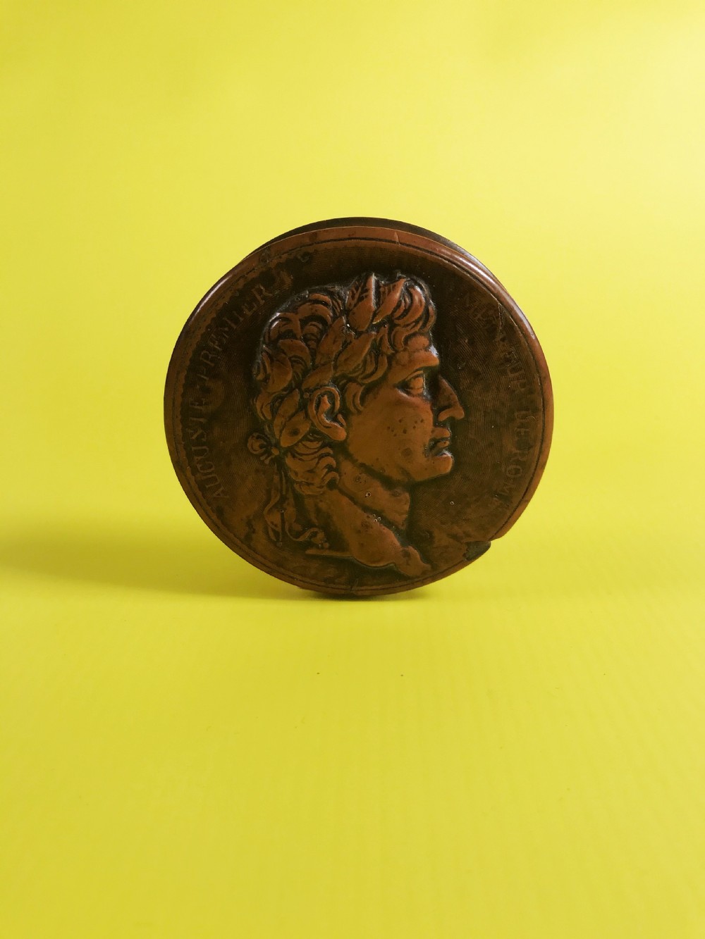Antique Pressed Wood Snuff Box - Augustus