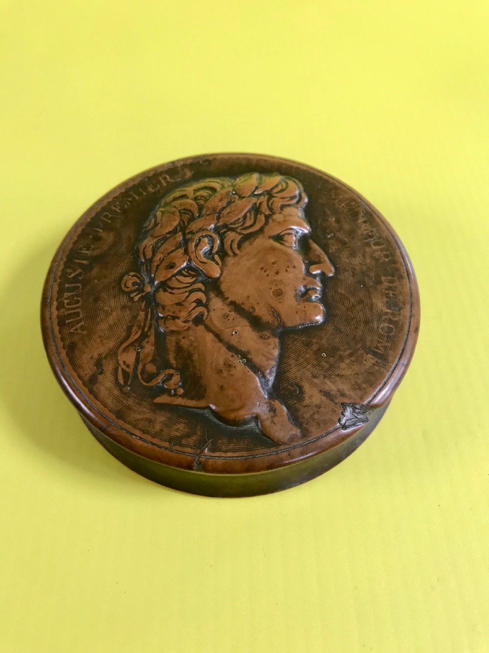 Antique Pressed Wood Snuff Box - Augustus View III