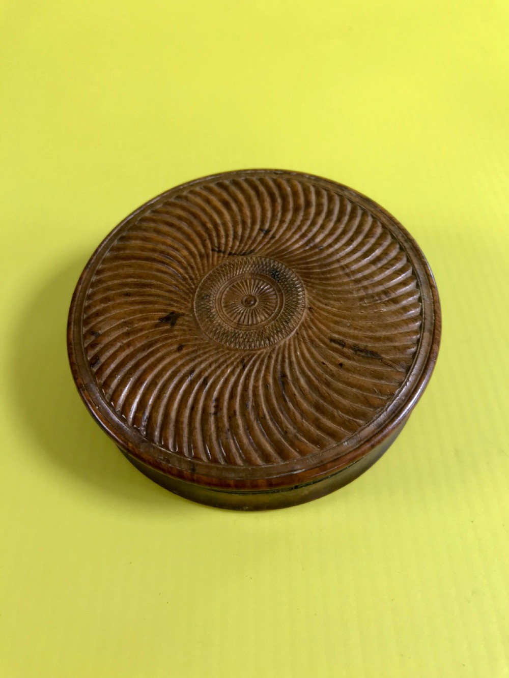 Antique Pressed Wood Snuff Box - Augustus View IV