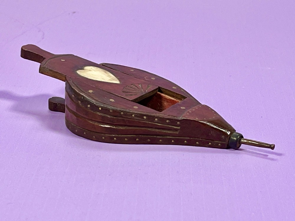 Antique Bellows Snuff Box - love token View II