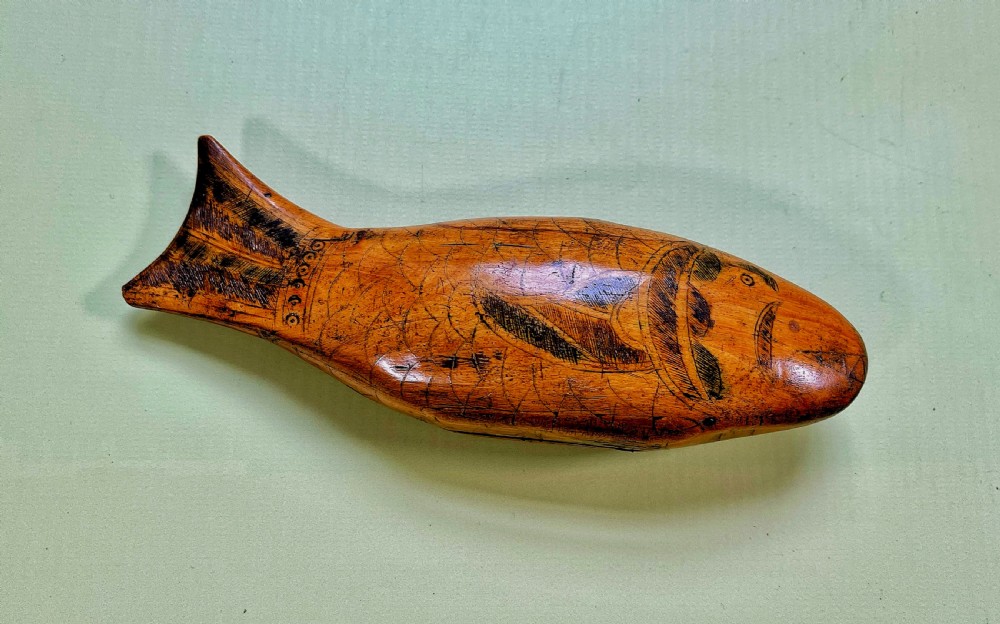 Antique Fish Snuff Box - penwork decoration View III
