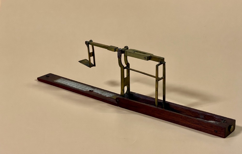 Antique Sovereign & Guinea  Double Turn Scales