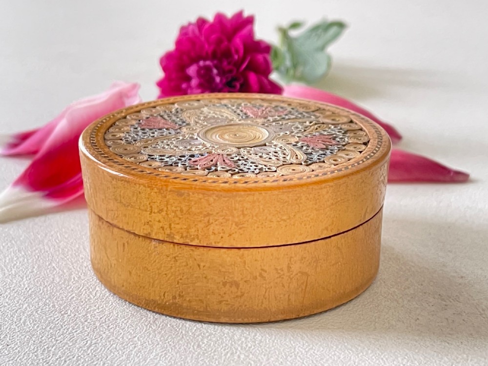 A Georgian circular box decorated with rolled paper. View IV